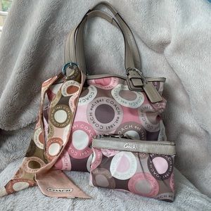 COACH Soho Pink Multi tote F18224 set w/ wristlet